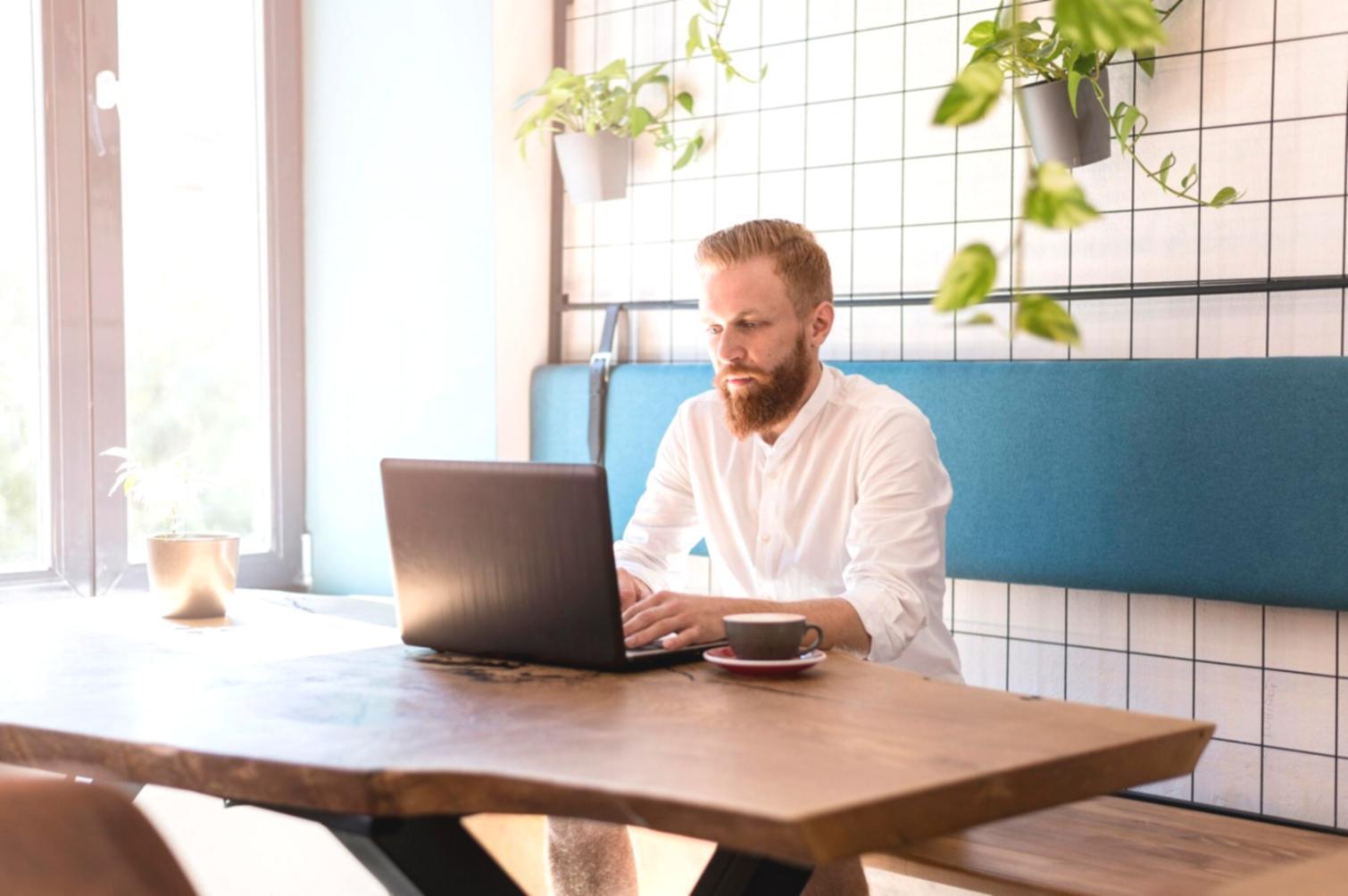 Espace de formation moderne avec outils numériques